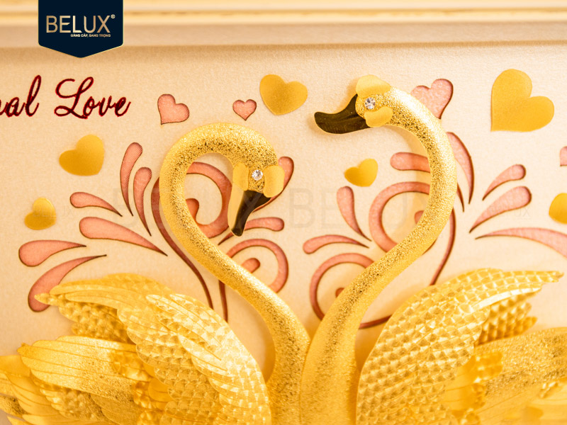 Tranh Đôi Thiên Nga dát vàng 24k 34x27cm